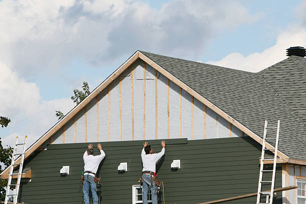 Professional Siding technician working in Mountainside, NJ